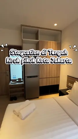The Pakis Jakarta adalah sebuah hotel bintang tiga yang berlokasi strategis di Jakarta Selatan, tepatnya di kawasan Kebayoran Baru. Hotel ini dikenal dengan suasananya yang tenang dan nyaman, serta cocok untuk tamu yang mencari akomodasi dengan harga terjangkau namun tetap berkualitas. Lagi cari tempat istirahat yang tenang di tengah hiruk pikuk kota Jakarta? Ini dia jawabannya: The Pakis Jakarta! Hotel bintang tiga yang berlokasi strategis di Kebayoran Baru, Jakarta Selatan. Pilihan tepat untuk kamu yang butuh ketenangan tanpa jauh dari pusat kota. Nikmati kenyamanan maksimal di kamar yang bersih dan tenang. Fasilitasnya lengkap, mulai dari WiFi kencang, area parkir, sampai restoran dengan menu yang menggugah selera. Mau menginap di The Pakis dengan harga paling spesial dan cashback ekstra? Rahasianya cuma ada di TikTok! Khusus pemesanan lewat sini, kamu bisa nikmati promo yang nggak ada di tempat lain. Caranya gampang banget: satu, klik tag lokasi di video ini. Dua, pilih tanggal menginap. Dan tiga, selesaikan pembayaran. Tunggu apa lagi? Yuk, langsung pesan sekarang, dan nikmati istirahat nyaman di The Pakis Jakarta! #JelajahHotelAkhirPekan #JelajahAkhirPekan #HealingBarengKeluarga #NexEntertainment #NexPakisJakarta 