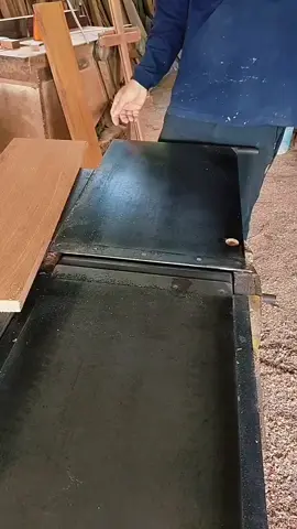 Quick way to flatten and tidy boards..  #reels #woodwork #decor #doors #makersgonnamake #interior #woodart #construction #woodworking #carpenter #table #furnituredesign #woodcarving #viralreelschallenge #FineWoodworking #woodworkingcommunity #interior #wooddesign #carpenter #maker #DIY #reelsfb #furniture #wood 