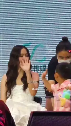 Her magnetic charm even w kids hahah the kid can’t stop staring and waving bye  Super cute  #srchafreen #Freen1stFMinNanning #freenbecky #glcaps #freensarocha 