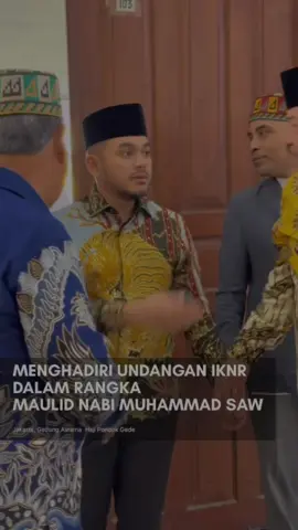 Alhamdulillah, hari ini, (Sabtu, 20 September 2025), saya berkesempatan menghadiri Acara Peringatan Maulid Nabi Muhammad SAW yang diselenggarakan oleh Ikatan Keluarga Nagan Raya (IKNR) Jakarta di Asrama Haji Pondok Gede. Dengan tema: “Membangun Generasi IKNR Jakarta yang Qur’ani, Berakhlakul Karimah dalam Uswatul Hasanah sebagai Wujud Cinta kepada Nabi Muhammad SAW”, acara ini bukan hanya menjadi momen spiritual, tetapi juga ajang mempererat ukhuwah, menyatukan langkah, dan memperkuat solidaritas sesama warga Nagan Raya di perantauan. Semoga kebersamaan ini terus terjaga, dan IKNR Jakarta semakin solid, kompak, dan menjadi wadah yang membawa manfaat serta keberkahan bagi anggotanya dan masyarakat luas. ✨🤲🏻🙏🏻 #MaulidNabi #IKNRJakarta #SolidaritasIKNR #CintaNabi #UswatunHasanah #GenerasiQurani #AkhlakulKarimah #NaganRayaBersatu #AsramaHajiPondokGede #Maulid2025 #BersamaDalamKebaikan #IKNRHebat #RantauBerfaedah#dprk#naganraya