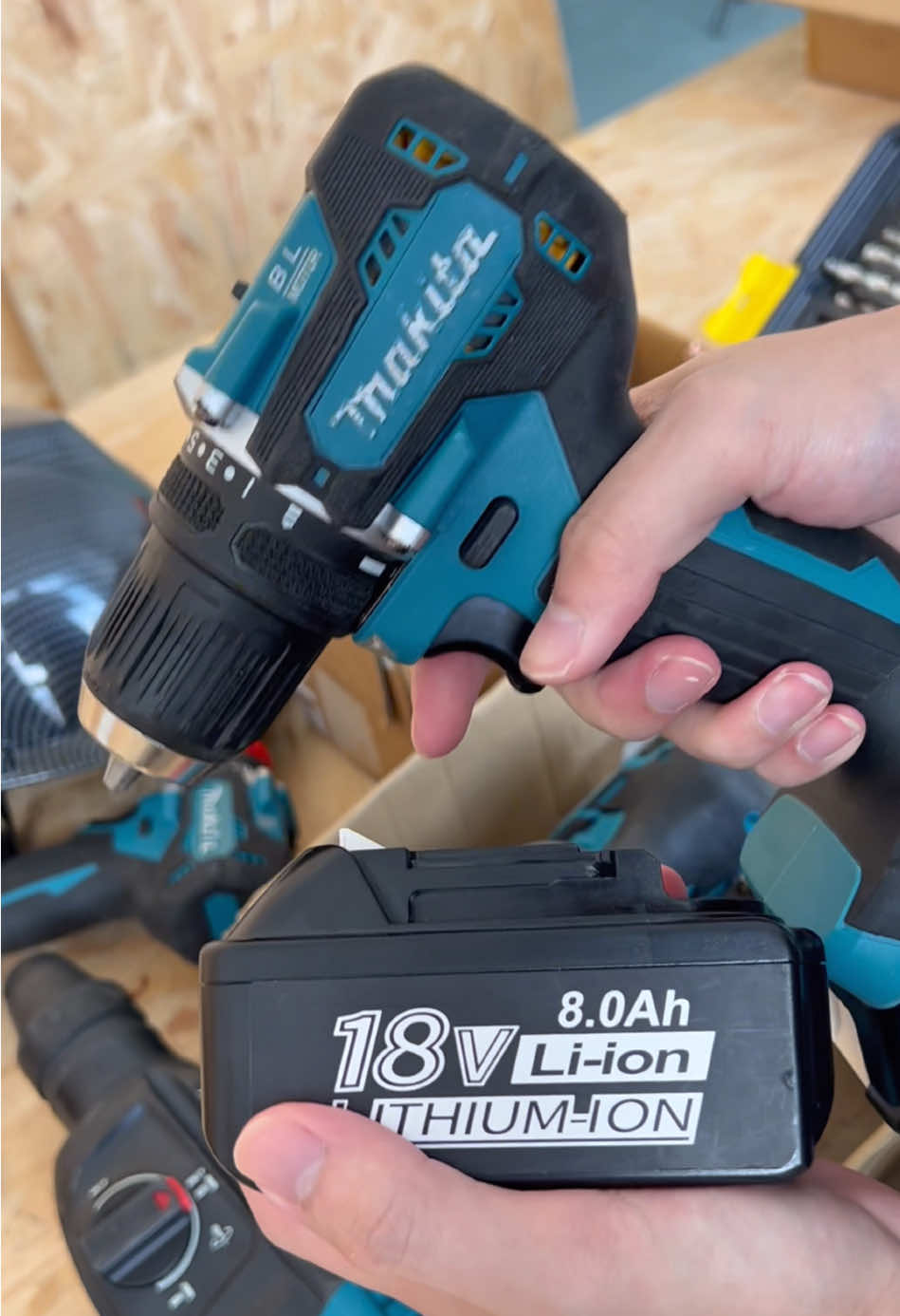 ¡Mejora tus herramientas Makita con estas baterías BL1860B de 18V 8.0AH de larga duración – Paquete de 2 por $39.99! 🛠️💡 ¡Envío gratis!#makita #foryou #tiktokshop #makitabattery #batteries 