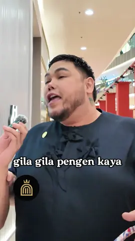“Kalau kamu gak punya 50M nggak usah ngobrol, aku gak biasa ngobrol sama orang susah…” Waduh, panas banget jawabannya 🔥 Tapi setelah ditelusuri lebih dalam, ternyata pesannya sederhana: 💡 Dari Ivan Gunawan: Sukses nggak instan, ini 20 tahun proses. Anak muda sekarang maunya cepat kaya → salah besar. Kurangi party, kurangi mabok, perbanyak aksi. Kalau cuma banyak bacot = nggak jadi apa-apa. 👉 Inget, yang instan cuma mie. Sukses? Butuh waktu, sabar, dan konsistensi. #CeritaSultan #MindsetSultan #MediaDigital #BisnisIndonesia #KerjaKeras 