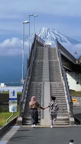 MasyaAllah tempat yang indah bersama orang terindah🤍#fyppppppppppppppppppppppp #fyp #japan #japantravel #gunungfuji #fuji #lewatberanda #viraltiktok #viralvideo #japanindonesia🇯🇵🇮🇩 #tranding 