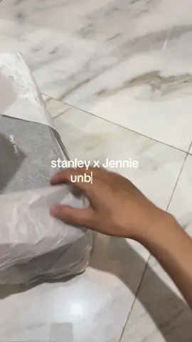 Unboxing Stanley X Jennie Tumbler #StanleyCup #jenniekim #stanleytumbler #plazasenayan #stanleyxjennnie 