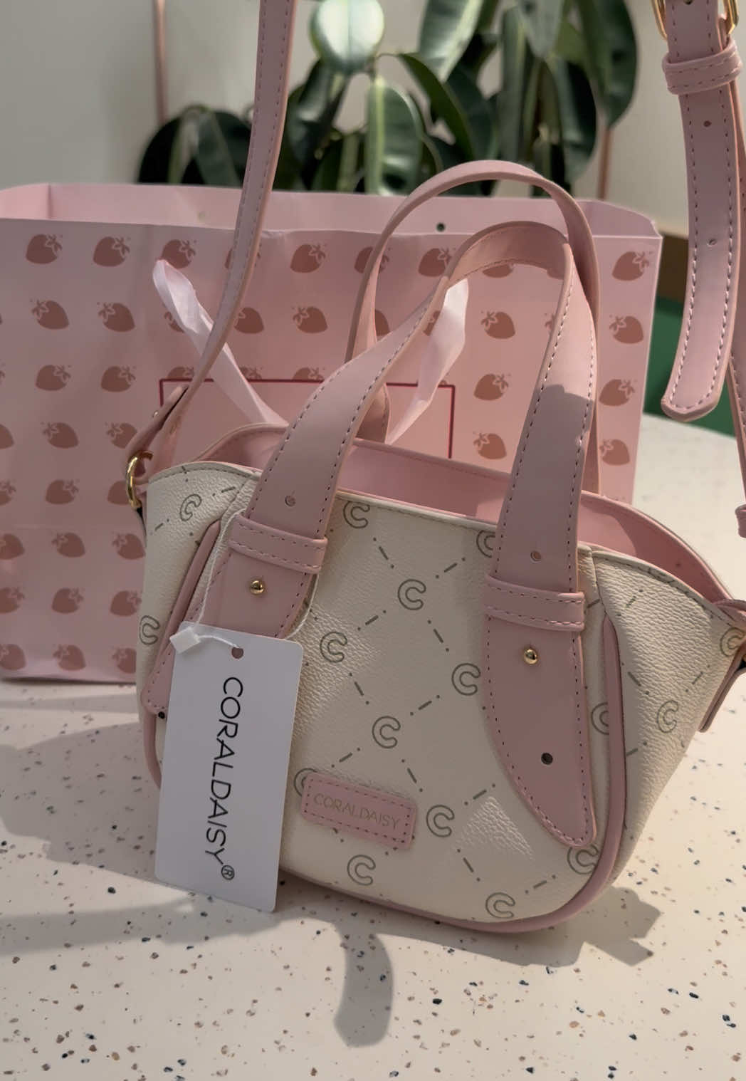 lagi lagi coraldaisy dan udah dapet paperbag @CORALDAISY #taspink #coraldaisy 
