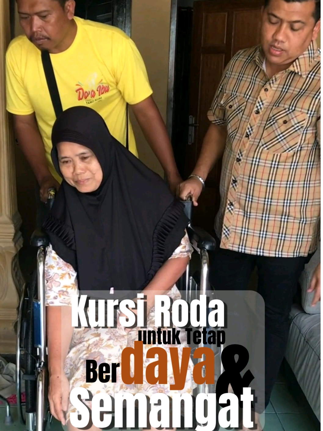 . Kepedulian tidak hanya hadir dalam janji, tetapi diwujudkan dalam tindakan nyata. Sarwin Edi Saputra turun langsung ke masyarakat, menyerahkan bantuan kursi roda kepada warga yang sedang membutuhkan. Bagi beliau, seorang wakil rakyat harus hadir, menyapa, mendengar, dan membantu. Kursi roda ini bukan sekadar alat, tetapi simbol kepedulian, perhatian, dan harapan agar masyarakat tetap kuat dan bersemangat menjalani hidup. Wujud nyata kepedulian… Anggota Dewan Sarwin Edi Saputra  memberikan bantuan kursi roda kepada warga yang membutuhkan. Bukan hanya sekadar bantuan, tapi bukti bahwa wakil rakyat  hadir untuk masyarakatnya. #SarwinEdiSaputra #AksiNyata #KursiRoda #Bekasi #WakilRakyat