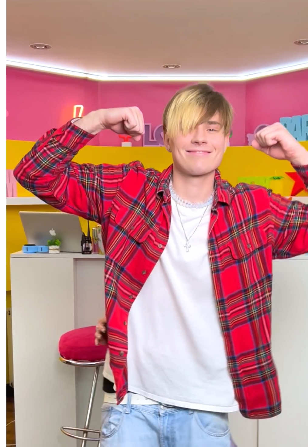 Do you like Tyler's hairstyle ? 😉🤩😎#timtin #crazycasa #fyp #dance #usa 
