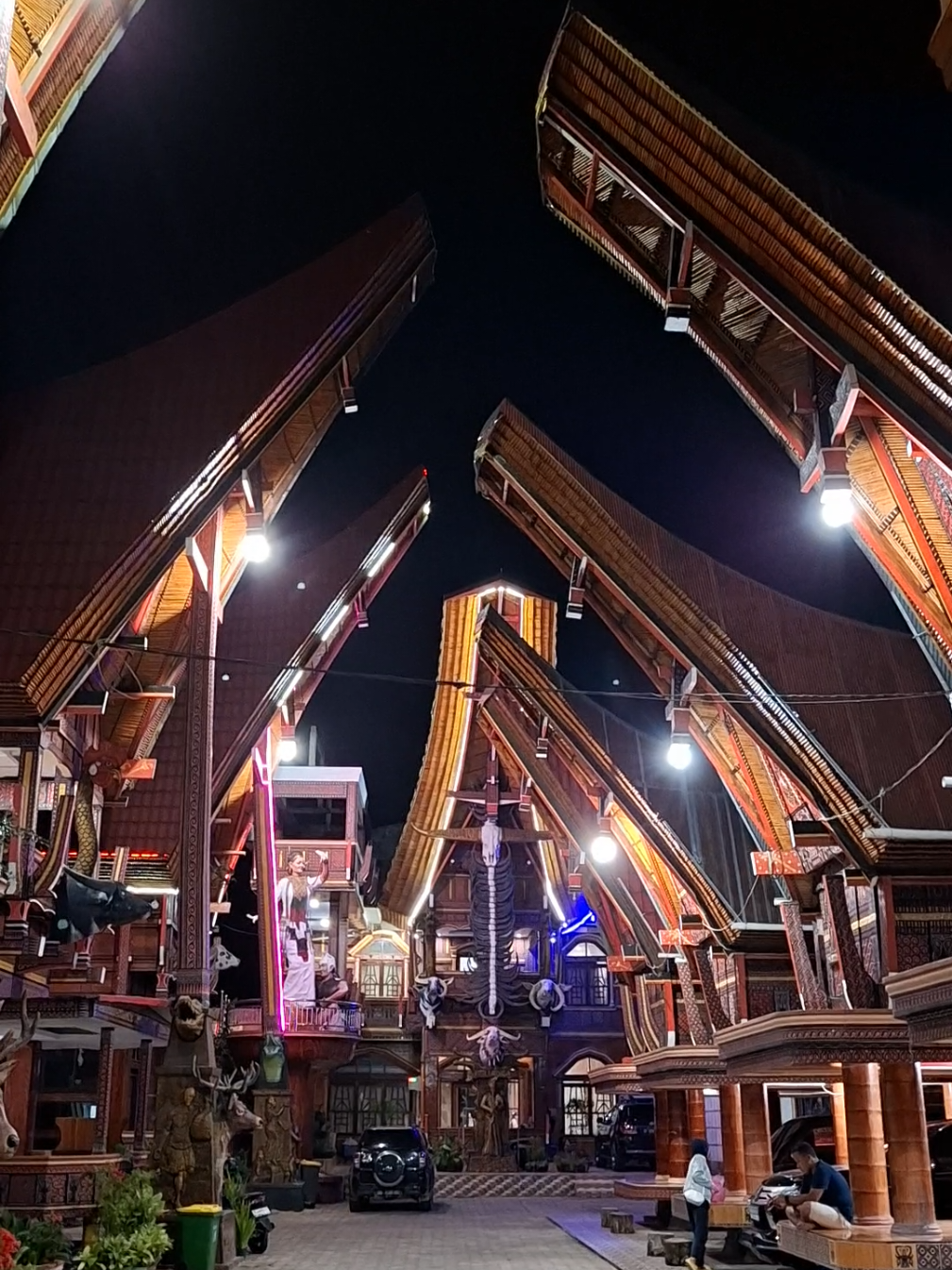kalo ke Toraja nginap di Hotel ini ajah.. Hotel otentik Rumah Adat Toraja Tongkonan #toraja #ayokketoraja #hoteltoraja #tongkonantoraja #wisatatorajasulsel 