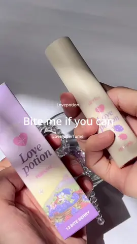 กลิ่นเหมือนอยู่ในสวนเบอร์รี่ สดชื่นๆ #น้ำหอมเลิฟโพชั้น #lovepotion #น้ําหอมซ้อก้าด #รีวิวน้ำหอม 