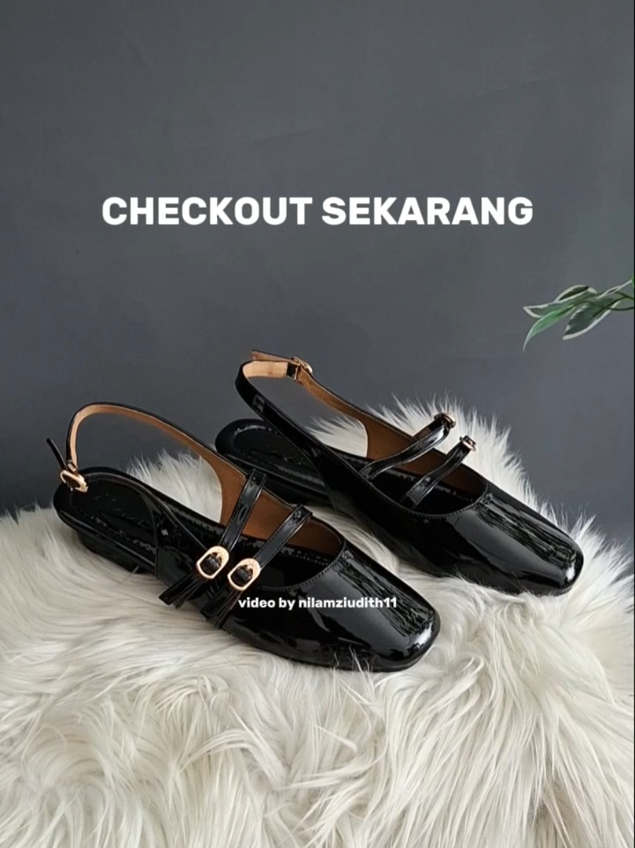 Kulit glossynya jadi bikin look semakin mewah 💕 #zode #flatshoeswanita #sendalwanita #fyp #racuntiktok 