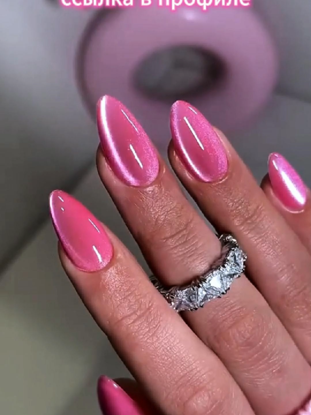 💅 Модный маникюр, который задаёт тренды ✨   Создай стильный образ и вдохновляйся свежими идеями.   Хочешь ещё больше уникальных дизайнов и решений? Всё это уже ждёт тебя в Telegram — переходи прямо сейчас!   #маникюр #ногти #дизайнногтей #nailart #модныйманикюр #идеиМаникюра #стильныйманикюр