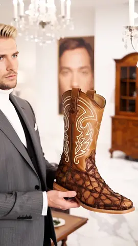 Pirarucu camel square toe boots, luxury leather with embroidery.#Pirarucus oots # CamelBrown roquarelo #MensBoots # WesternStyle # LeatherBoots #Handcrafted