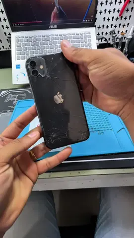 Tive uma surpresa ao ver o estado deste iPhone 11 todo quebrado e reiniciando sozinho #ıphone11  #reparodecelular  #manutençãodecelulares 