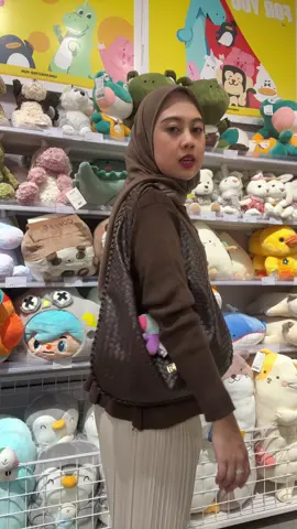 lagi sering bgt pake tas ini!! #tascewek #taskekinian #outfitoftheday 