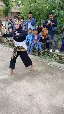 Persembahan seni oleh kadang-kadang warga PSHT RANTING KLAMBU, di Acra pernikahan Kang mas Fahmi. #viral #pencaksilat #psht #fyp #sedunia❤❤❤🙏🙏🙏 