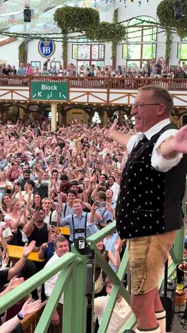 Die Stimmung vor dem Anstich im Hofbräu Festzelt #oktoberfest #oktoberfest2025 #muenchen #munich 