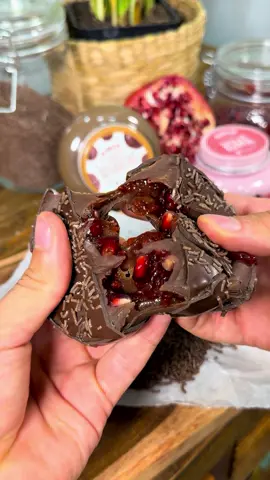 Satisfatório 😍 #chocolate #bombom #patisserie 