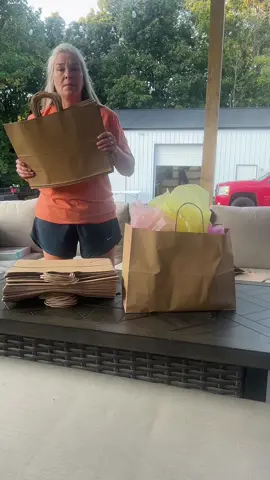 Perfect bags for store front, boutique, craft fairs or gift bags. Comes in two color options! #craft #boutique #shoppingbag #paperbag #bag 
