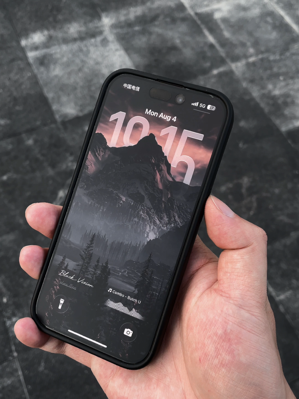 Clean, minimal setup: crisp wallpaper, custom icons, smooth widgets.  Tutorial? Yes or no? #iphonewallpaper #widgets #hintergrundbilder #iphone16 #ios26 