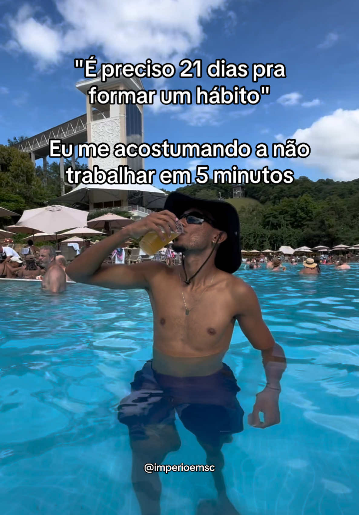 Tem mais alguém que se acostuma tão rápido assim ? 😂😂 Esse paraíso é o @fazzendaparkresort um paraíso com mais de 2 milhões de m². Resort All Inclusive e diversão para toda família. Já segue o @imperioemsc e @mateusexplora para você não perder nenhuma dica Gostou da dica? Salva e compartilha com os amigos! 🌳Preserve a natureza, lixo no lixo 🗑️ #memes #foryou#viajart #viajar #viagem 