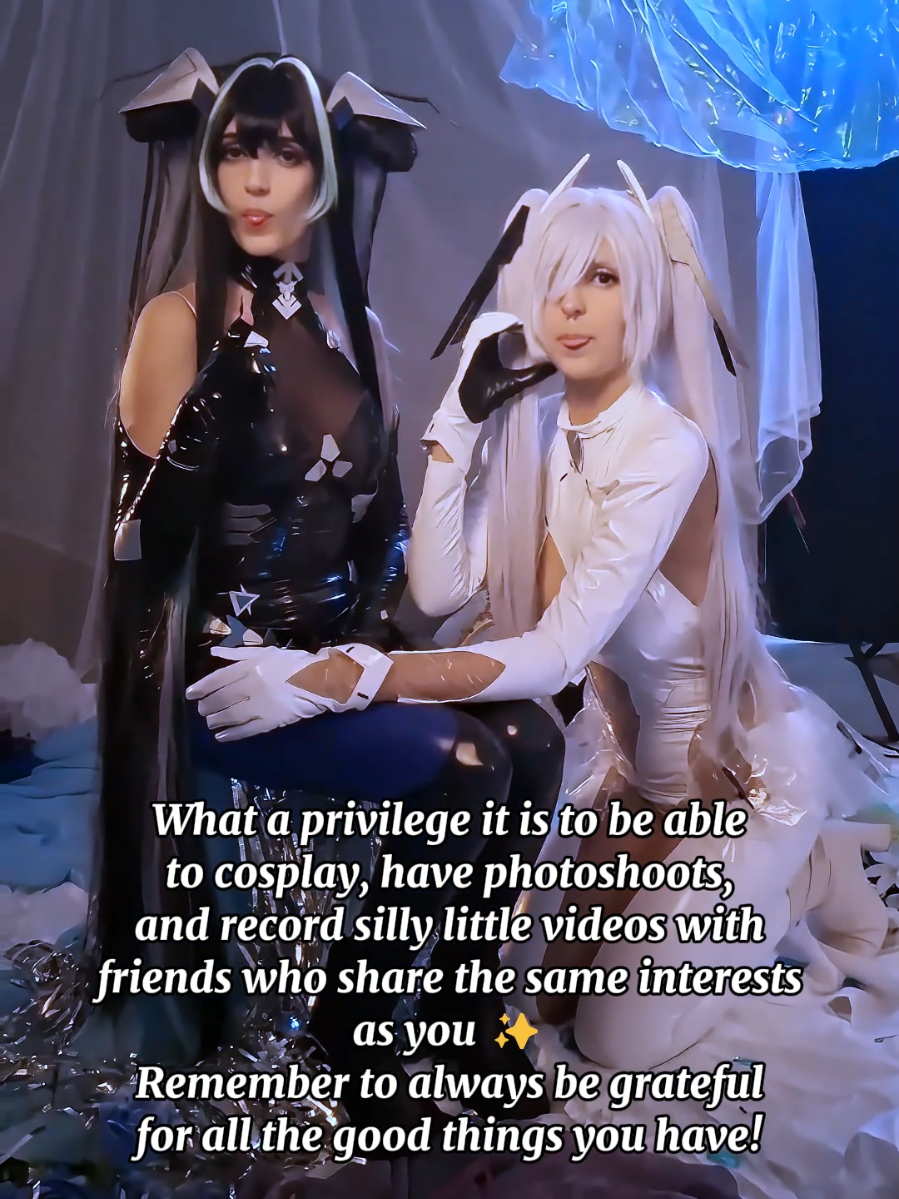 It's very important to remember to cherish and be grateful for the things we have in this life ❤️ It may not seem like much when we are stuck in our own routines and habita, but it truly is such a privilege to be able to wholeheartedly enjoy things like this and be surrounded by people we like to enjoy them with us 🥰🫶 Siren @miackacosplay  Cinderella @mayuu  #nikkecosplay #nikkegoddessofvictory #sirencosplay #cinderellacosplay