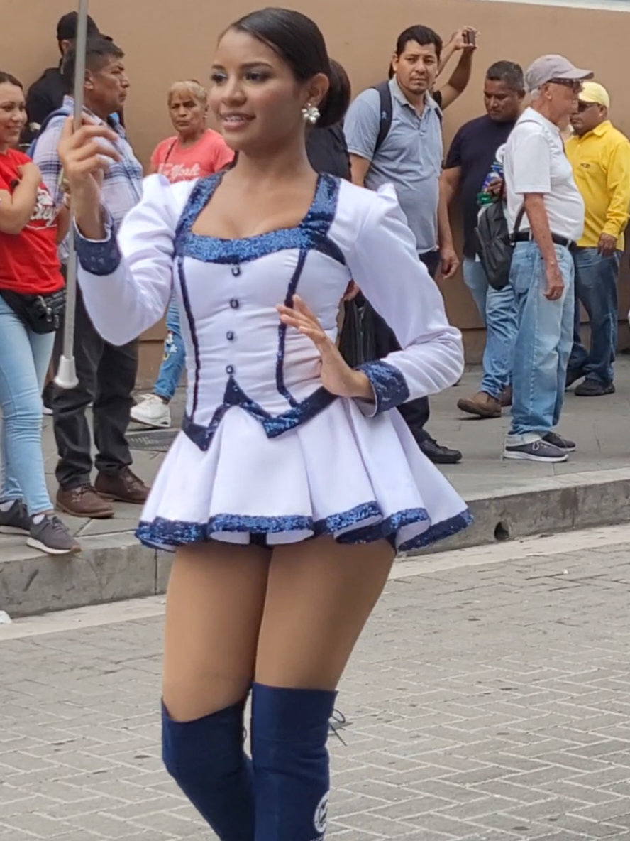 bicentenario #fiestaspatronales #tradiciones #cachiporristassv 