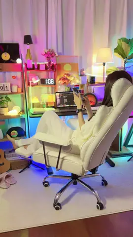 I really regret buying this chair-I regret not buying it sooner!#gamingchair #GamingSetup #cozyathome #bosschair #newchair 