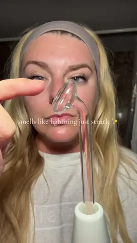 ✨ “It literally smells like lightning just struck — that fresh after-the-rain scent you get from the high frequency wand. Not only does it feel like a spa treatment at home, it helps clear breakouts, boost circulation, and calm inflammation. Why pay $$$ for a facial when you can own the tool professionals use for a fraction of the cost? Your skin (and your wallet) will thank you.” ✨ #highfrequencywand #skincaretools #antiacne #glowingskin #athomespa       