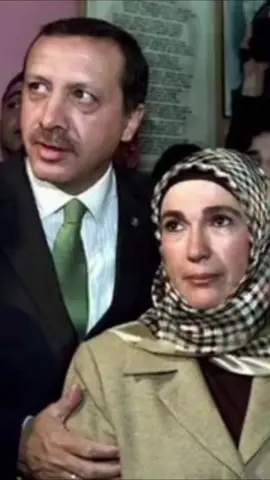#AKP genel başkanı #erdoğan bir ricada bulunuyor. eski #türkiyem mi gençlere bi anlatı verin.