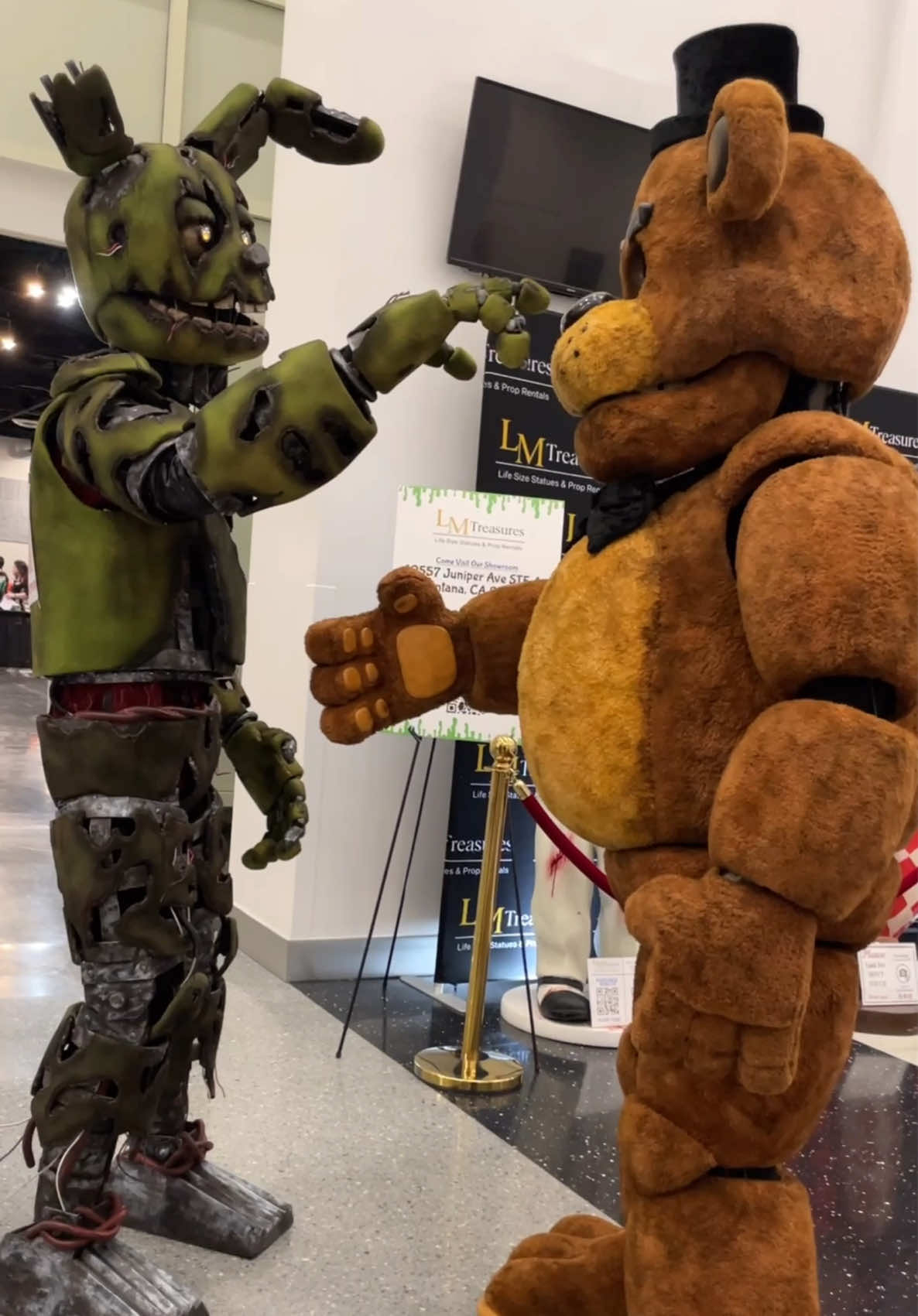Freddy roams @Creep I.E. Con MORE Filmed by @Robby! #fnaf #cosplay #freddyfazbear #animatronic #engineering 