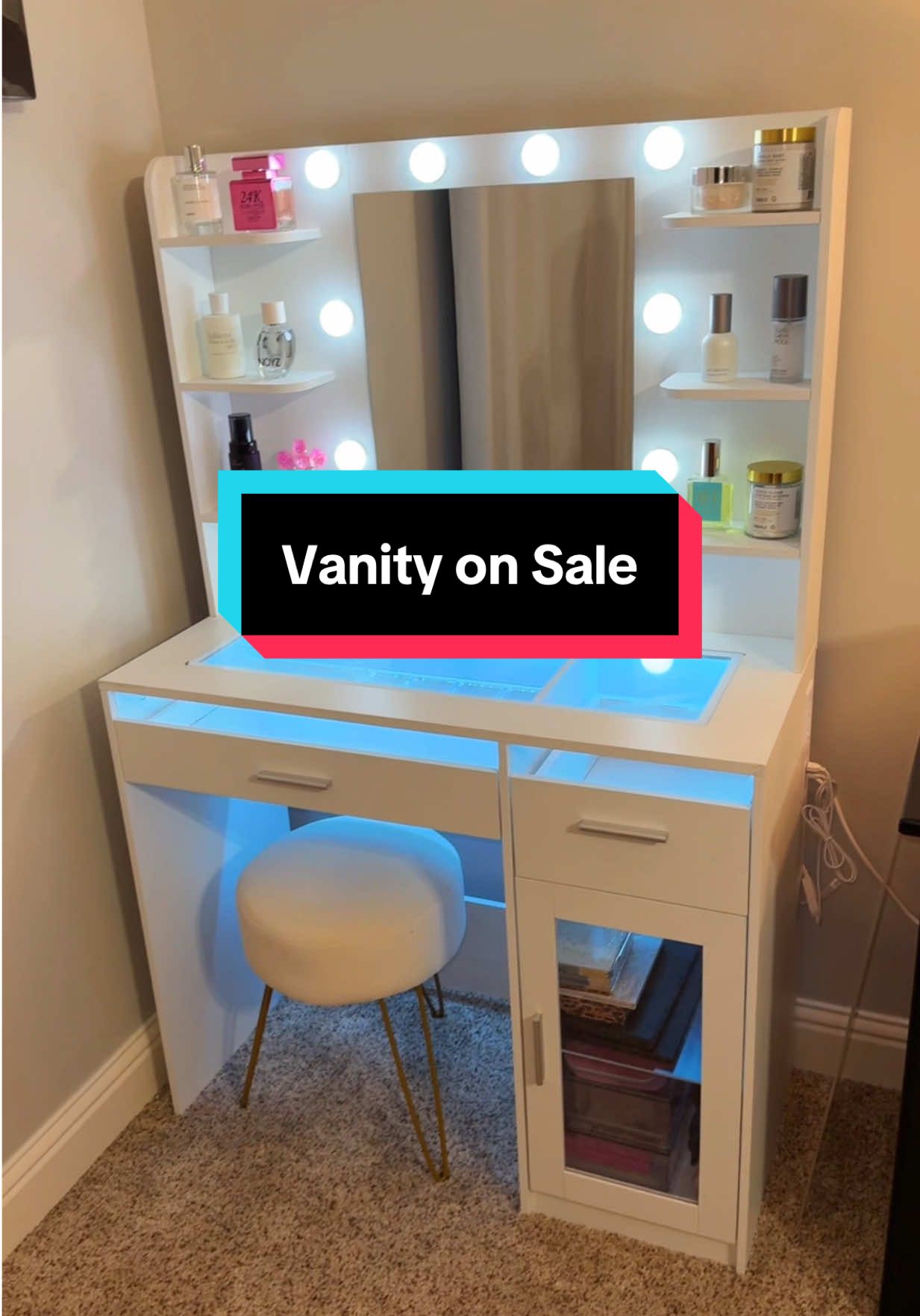 Love this vanity so much! The lights on it make it look so neat!! @HOMEWAY  #vanity #makeupvanity #vanitymakeup #vanitywithlights #lightupmirror  