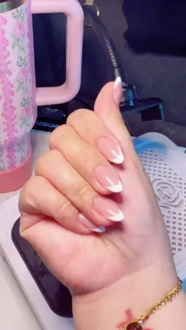 Back to acrylics! You can never go wrong with french tips 😮‍💨 #nailsdesign #frenchnail #acrylicnails #nailinspo #almondnails 