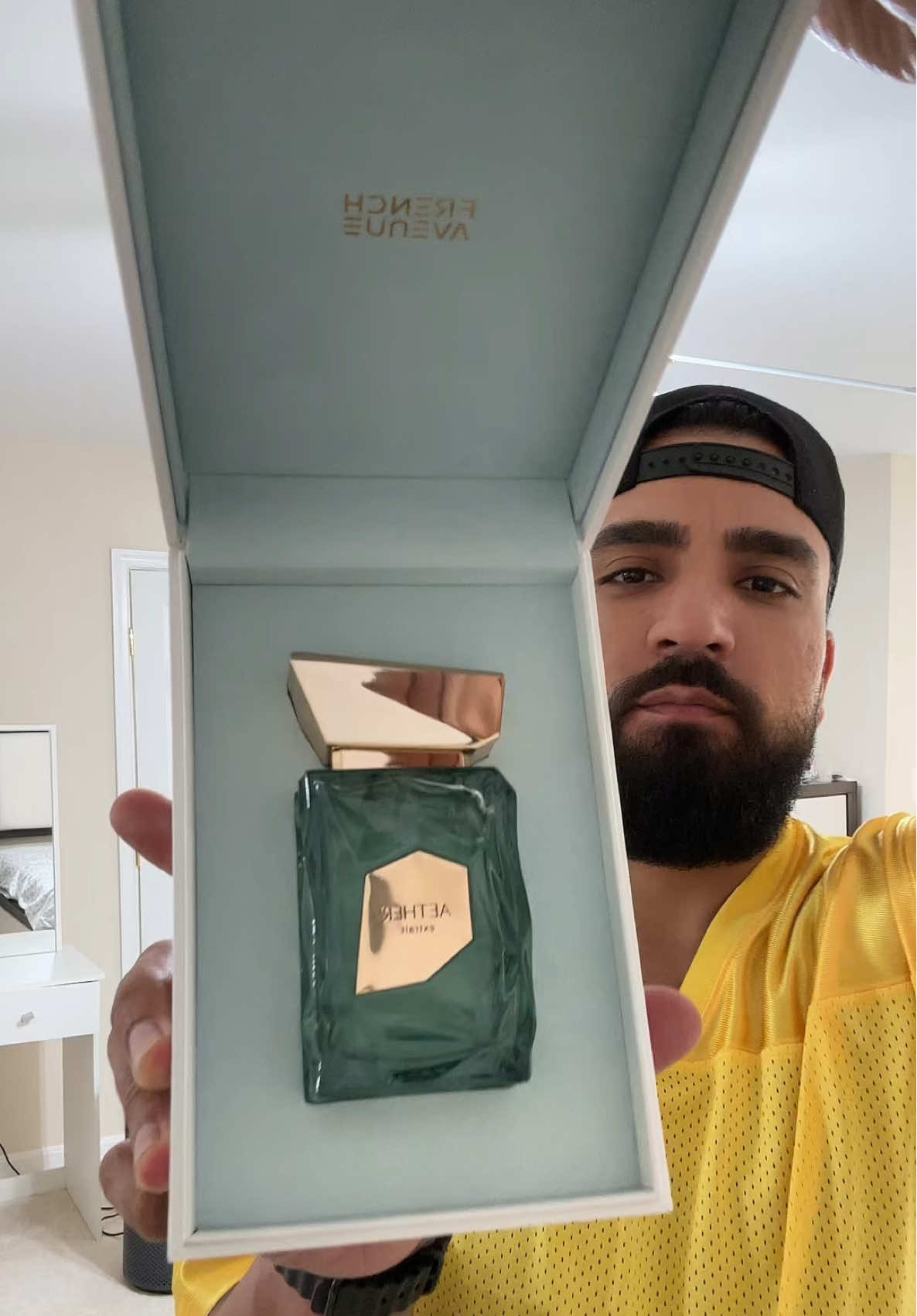A vibrant unisex fragrance that opens with juicy green apple 🍏, bergamot and mandarin 🍊. The heart brings a fresh yet warm twist of petitgrain 🌱, cedar 🌲, cashmere wood 🪵, and violet. Finally, it settles into a smooth and elegant base of musk 🤍, oakmoss 🌳, and amberwood 🌌.Fresh, green, and uplifting — a perfect everyday scent with luxury vibes at a fraction of the price 💎. Some even call it the budget-friendly sibling of Greenley 👀. #fyp #fragrance #tiktokmademebuyit #smellgood #fragrancereview 