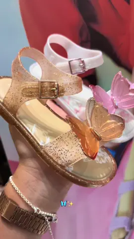 As borboletas mais lindas da vida acabaram de chegar por aqui🥹🦋 Tam/17/18 ao 28 #viraltiktok #melissa  #lançamento#minimelissa#melissafly