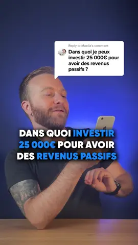 3 investissements que tu peux faire avec 25 000€ pour générer des revenus passifs réguliers 👌🏻 1️⃣ La bourse et les ETF à dividendes Si ton objectif c’est de toucher des revenus passifs, oublie les ETF capitalisants : ils réinvestissent automatiquement les intérêts. Ce qu’il te faut, ce sont des ETF distribuants ou des actions à dividendes.  Par exemple : le FTSE All-World High Dividend Yield UCITS ETF Distributing verse environ 3% de dividendes/an avec une croissance moyenne de +8%/an. Avec 25 000€ investis, ça représente environ 750€/an de dividendes (62,50€/mois), en plus de la hausse de ton capital. 2️⃣ L’immobilier via les SCPI Pas besoin d’acheter un appartement ni de faire un crédit. Avec 25 000€ investis en SCPI, tu peux viser 6% de rendement/an, soit environ 125€/mois de loyers versés directement sur ton compte bancaire.  C’est une façon simple et accessible d’obtenir des revenus passifs immobiliers sans les contraintes de gestion locative.  3️⃣ Le crowdfunding immobilier ou le crowdlending Plus risqué, mais aussi plus rentable : avec un rendement moyen de 10%/an, ton investissement peut générer environ 208€/mois. L’avantage c’est que t’as des revenus élevés et réguliers. L’inconvénient c’est qu’il faut bien te diversifier pour diminuer les risques de perte.  👉 En résumé : * La bourse = dividendes + croissance du capital * Les SCPI = loyers réguliers sans gérer les locataires * Le crowdlending = rendement élevé mais plus risqué  📌 L’idéal reste de mixer ces 3 investissements pour diversifier ton patrimoine et sécuriser tes revenus passifs.  ⚠️ Ces chiffres sont bruts, hors fiscalité.  Ceci n’est pas un conseil en investissement. J’explique simplement ce que je fais avec mon propre argent. À toi de faire tes recherches et de n’investir que ce que tu es prêt à perdre.