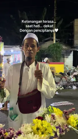 Dan lewat Majlis Al Khidmah adalah salah satu jalannya. MasyaAllah. Berkah barokah 🤍 Haul Sunan Giri Gresik🤍🤍🤍🤍 Terimakasih yang sudah order bunga bunga ku 🤍#fyp #ukhsaficoplercommunity #alkhidmahindonesia #gresik24jam #haulsunangiri 