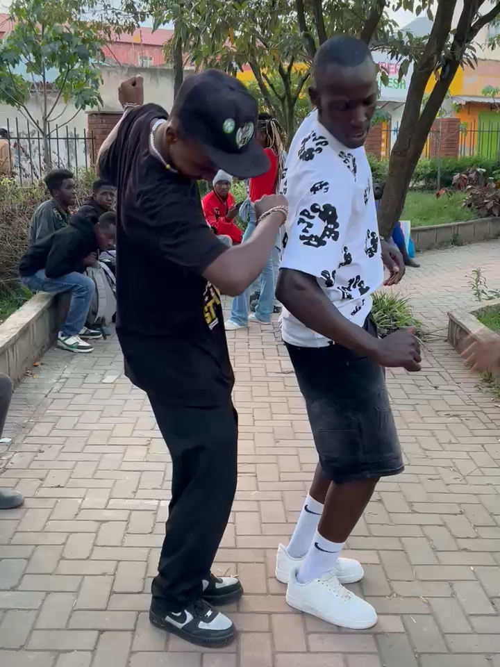 Mini mini dance challenge DC:ME🐐&@collo_iconic #fyp #kenyantiktok🇰🇪 #dancechallenge #viral #mwaloudc #trendingvideo  @traze_mchinku8@misswambo254