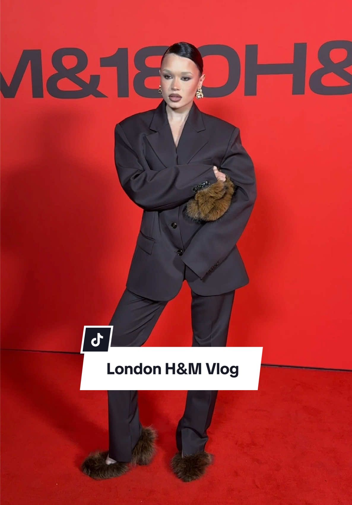 STILL SHOOK. Doamne ce experienta si ce eveniment nu-mi vine sa creddddd 🥹💭♥️ H&M&180 The London Issue 🇬🇧 colectia A/W 2025 o gasiti deja disponibila! The coolest. @H&M can u stop being so damn cool??!! 🥹 #hmromania #sponsoredtrip 