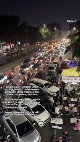 #SadarDiriAje Parkir makan 4 jalur jalan umum, ini terjadi udeehh lama infonyee dan terjadi setiap malam sektiar jam 8nan sampe tengah malem. Apalagi pas malem minggu Bisa-bisanyee tinggal sisa sejalur Dimane ? Ini disektiaran Primjasa Cililitan atau Kantor Pusat Badan Kepegawaian Negara Jangan siang ngecheck nya yak! Biar kagak percuma ente-ente #Cililitan #ParkirLiar #JakartaTimur #CawangUki 