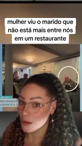 mulher viu o marido que não está mais entre nós no restaurante