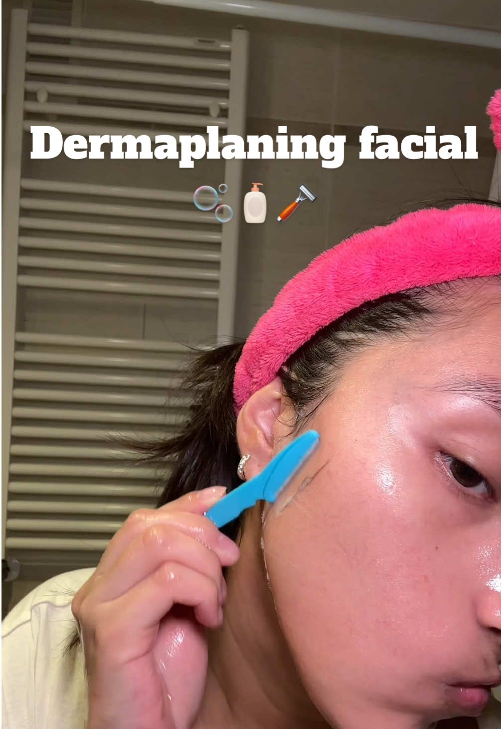 Amiga acompáñame a depilarme la carita 🪒🫧 (dermaplaning facial, vaya) Productos para depilarme: • @CeraVe limpiador facial oil skin • Cuchillas de AliExpress  • @Eau Thermale Avène agua termal Productos de skincare: • @TIRTIR Inc. milk skin toner • @The Ordinary niacinamida  • @LANEIGE Korea @LANEIGE Europe water bank cream moisturizer  — ♡︎♡︎♡︎♡︎ #dermaplaning #dermaplaningfacial #depilacionfacial #dermaplanefacial #faceshaving 
