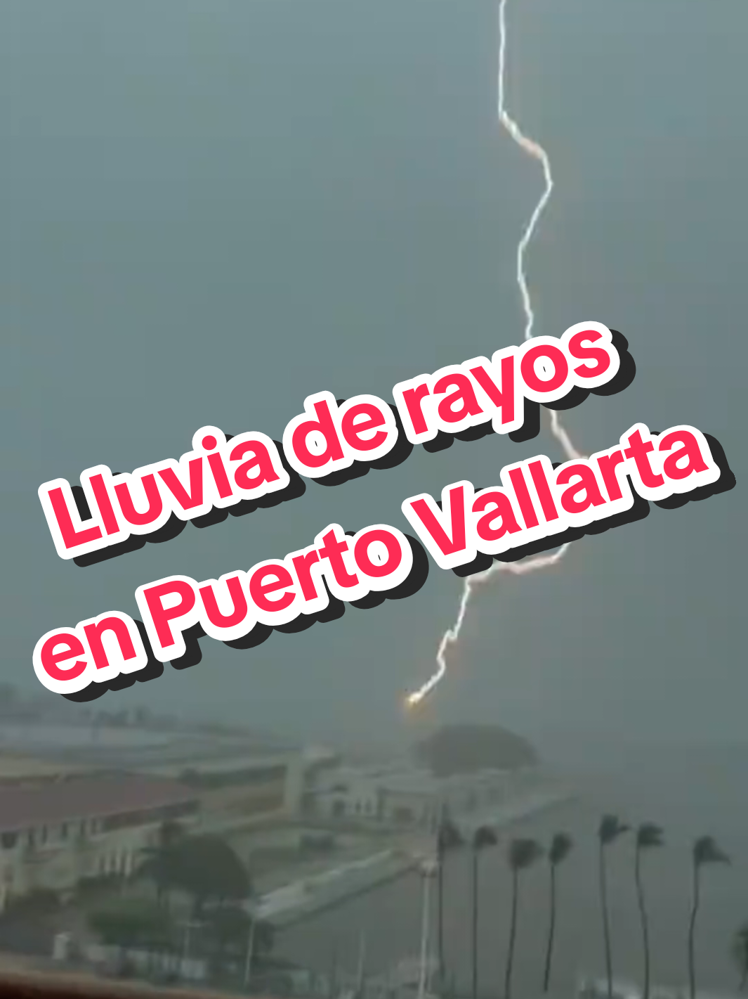 Y llueve feo en Puerto Vallarta? aqui una muestra del dia de ayer...⛈️⛈️⛈️ #puertovallarta #tormenta #rayos #truenos #tormentaelectrica 