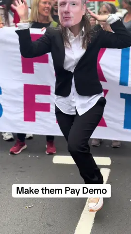 National Make them Pay Demo for unity across the climate, workers’ and social justice movements. They had a Palestine bloc. #makethempay #protest #kierstarmer #unitedkingdom #greenparty 