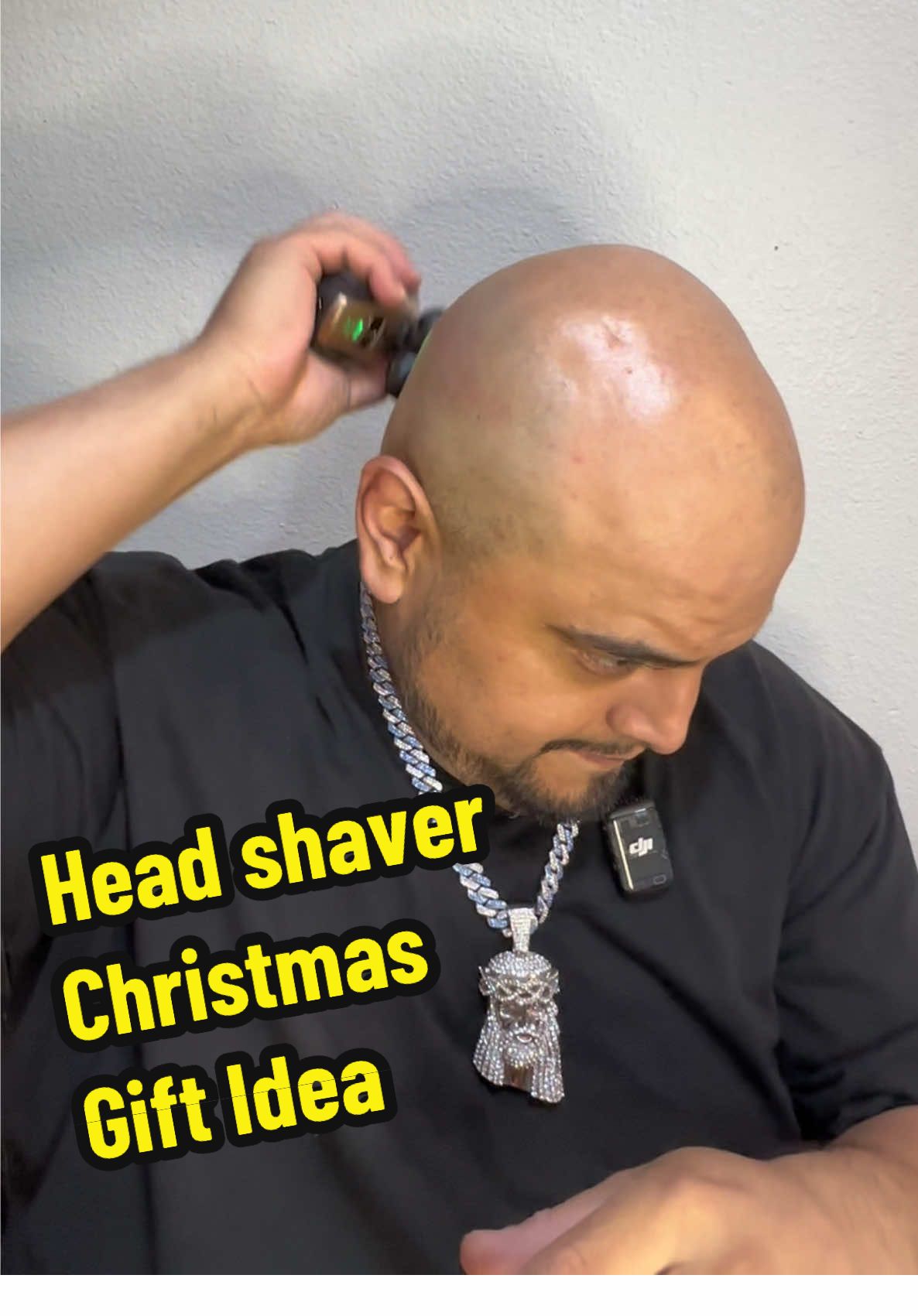 Head Shaver Christmas Gift Idea! #headshaver #grooming #bald #mrpeluchefinds #creatorsearchinsights @Freebird Headcare 