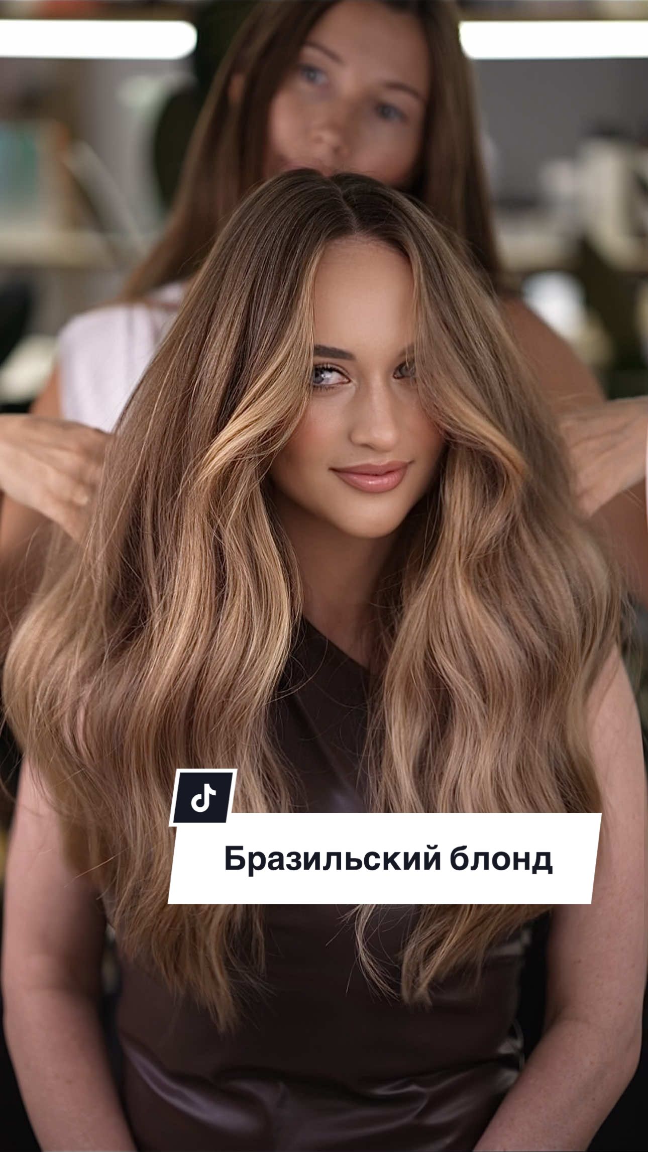 Иногда жизнь преподносит нам уроки, которые заставляют переосмыслить всё, что было раньше. 🥲 Предательство любимого мужчины заставляет задуматься о переменах — порой даже внешности. Как будто сбрасываем старое вместе с воспоминаниями о прошлом. И сегодня наша героиня решила обновить свой образ кардинально: мы выполнили потрясающее окрашивание в рельефной технике профессиональными средствами keunerus ⚡️✨  Эта техника создает эффект естественно выгоревших на солнце волос, благодаря чему прическа выглядит живой и естественной.  ✨Благодаря плавному переходу цвета от корней к кончикам, вам не придется постоянно освежать оттенок, ведь техника идеально адаптируется к росту волос и сохранит свежесть образа на протяжении целого года! Новый взгляд, новый этап в жизни — именно так должно выглядеть настоящее обновление! ✨ Как вам новый образ? Поддержите нашу героиню в комментариях Окрашивание выполнено Ольгой Дементьевой ассистент Мурад Дадаев Визаж Екатерина Романченко #Парикмахерспб #колористспб #блондспб #аиртачспб #шатушспб     