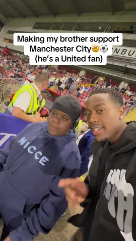 Bro had mixed emotions😂⚽️ #foryou #soccertiktok #footballtiktok #manchesterunited #manchestercity 