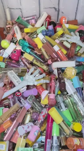 Ready for some glosses, balms, tints & more? Grab an amazing bundle for a low price! #sale #makeup #Lipgloss #lipstick #beauty 