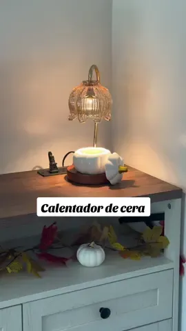 ✨ “Olvídate del riesgo de las velas encendidas 🔥. Con esta lámpara calentadora disfrutas el aroma de tus velas favoritas sin preocuparte por accidentes. Segura para casas con niños o mascotas, ilumina con calidez y decora cualquier rincón de tu hogar. 🕯️✨”. . - . #candlewarmer #waxwarmer #waxlamp #lamp 