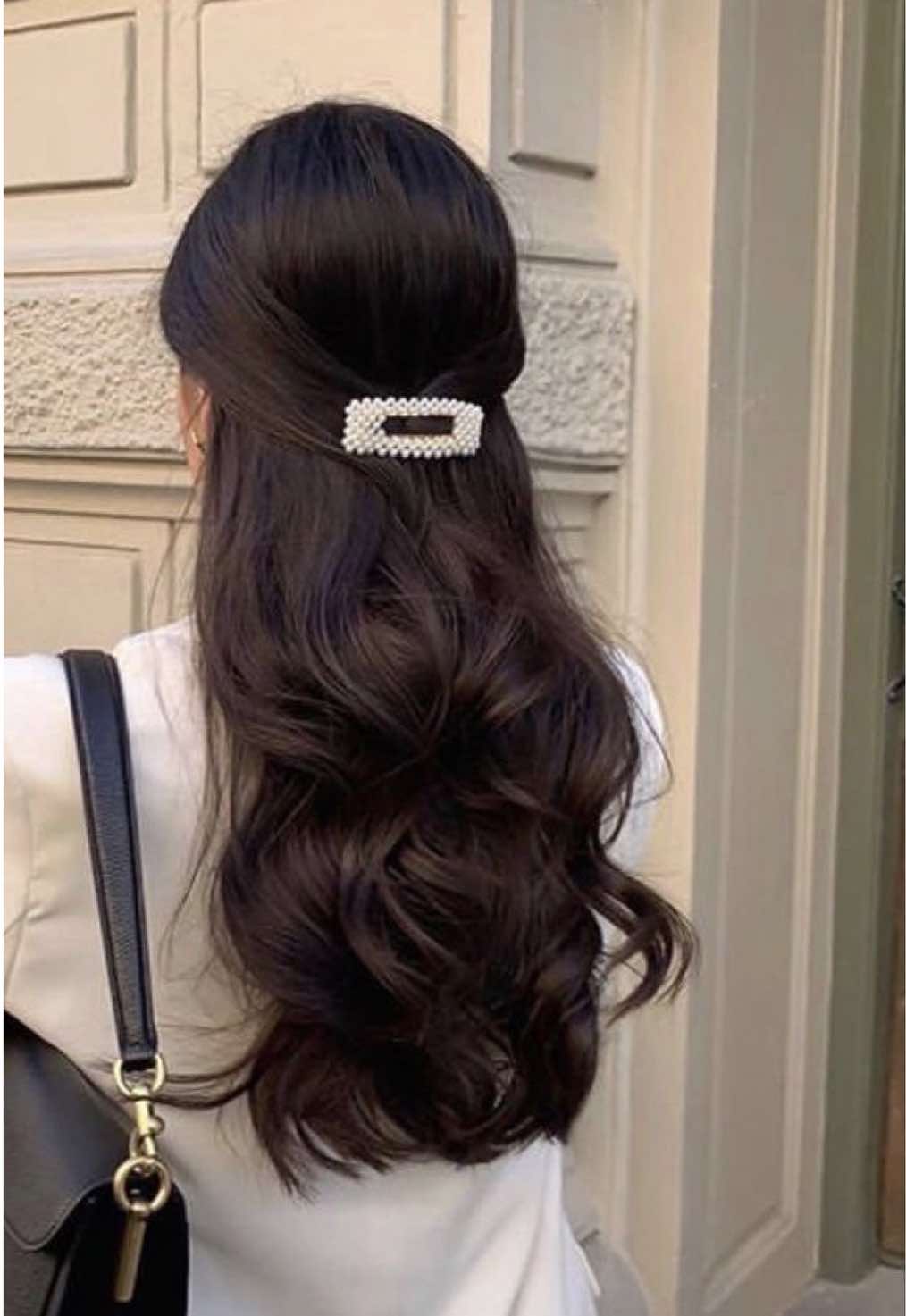 Preparar mi shampoo de esta manera, ha sido un antes y un después, la caída del cabello es algo que me ha atormentado por mucho tiempo. Así que acá te dejo una de las cosas que tanto me ha funcionado para parar la caída. #caidadelcabellomujer #caidadelpelo #cabellosaludable #cabellosano #cabellolargo 