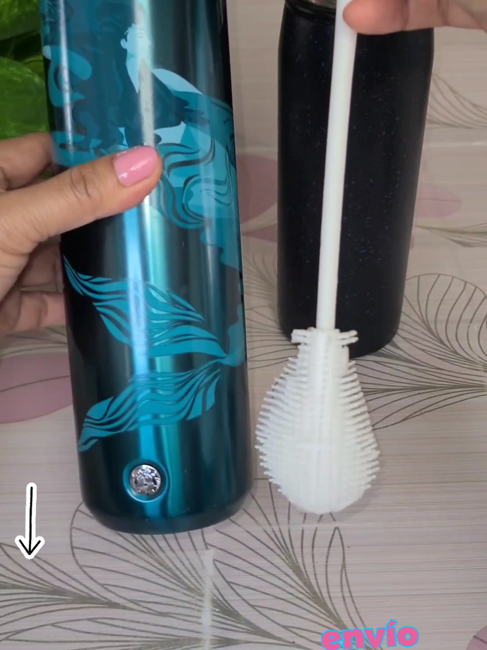 cepillo de silicone súper Útil, Práctico y Eficiente para lavar Botellas, Frascos, Copas y Termos, además que no guarda ni crea bacterias tampoco raya, esta a un súper precio y tiene Envío Gratis. #cleaning #silicone #tools #kitchen #tiktokshop 